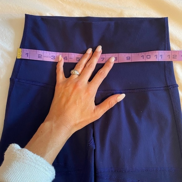 Lululemon- NAVY Luon Highwaisted Tech Mesh Criss Cross Leggings - Picture 6 of 8